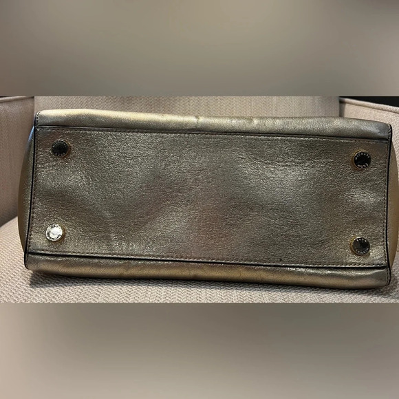 Michael MK patent gold colored leather purse‎ - Picture 4 of 15